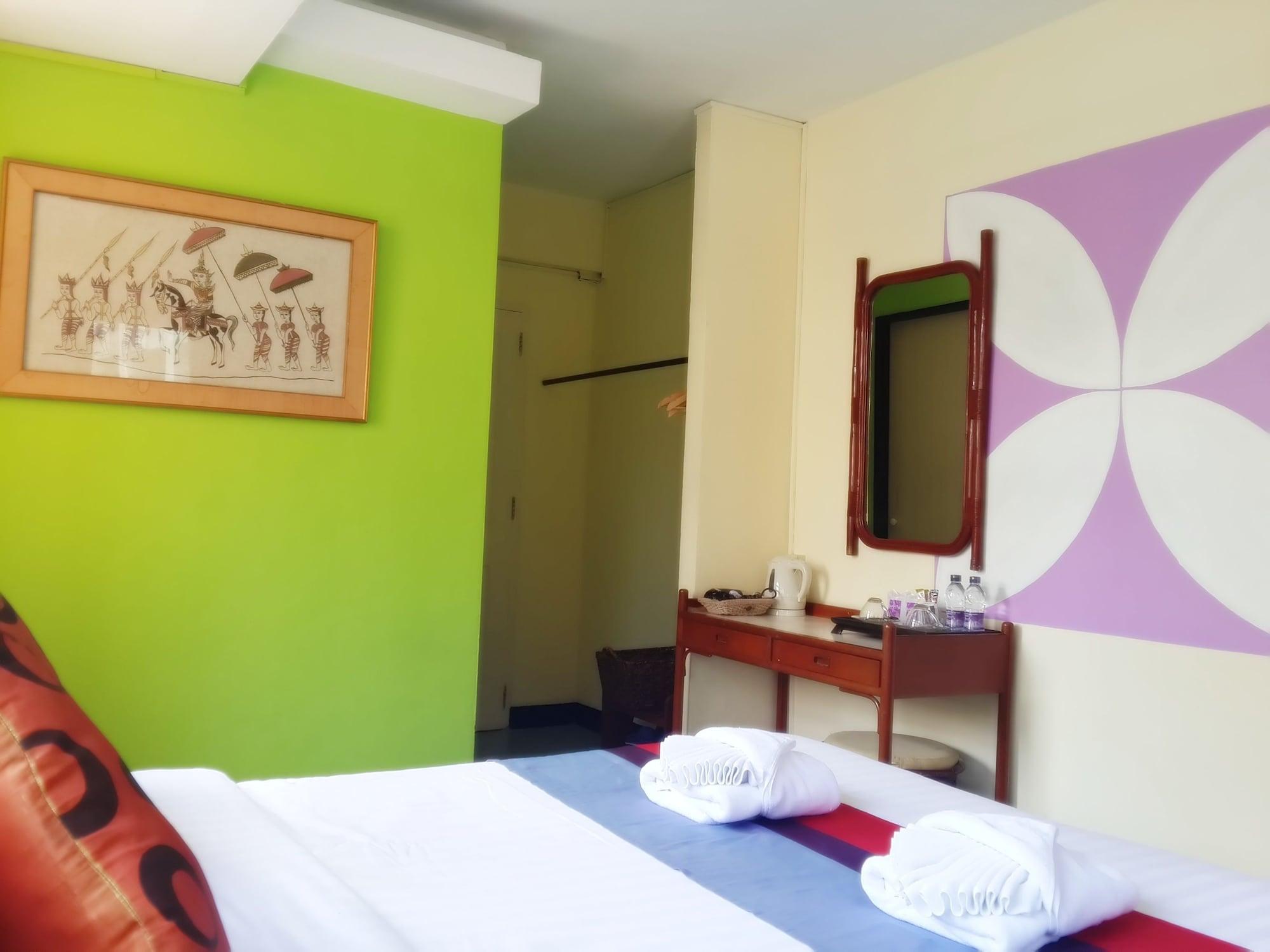 Sawasdee Sukhumvit Inn Bangkok Exterior photo